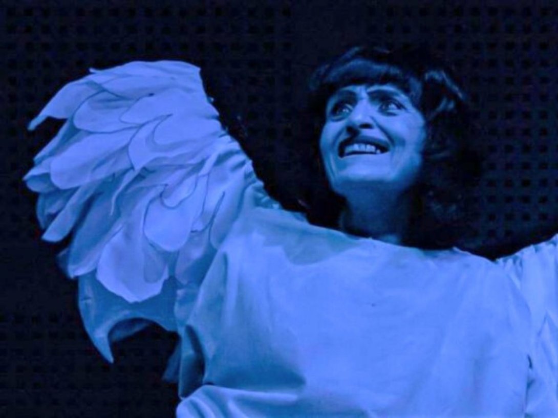 La actriz y directora cubana Nelda Castillo en la obra teatral "La Anunciación" (2020), del grupo cubano El Ciervo Encantado.