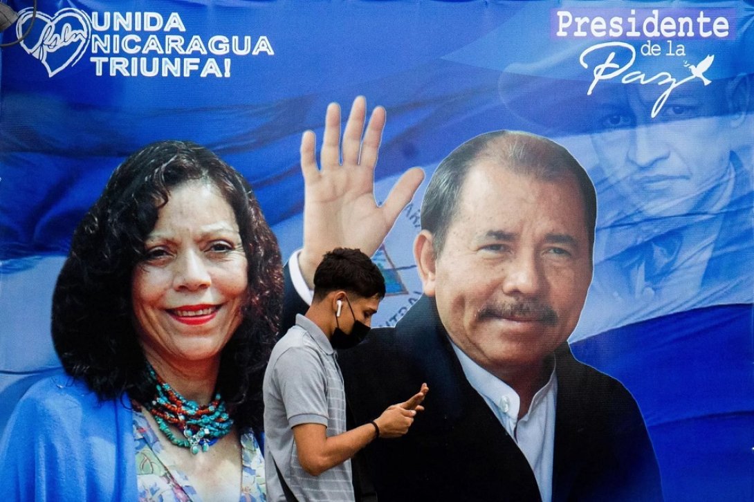 Cartel de campaña de Daniel Ortega en unas elecciones que tuvieron un 80% de abstención.