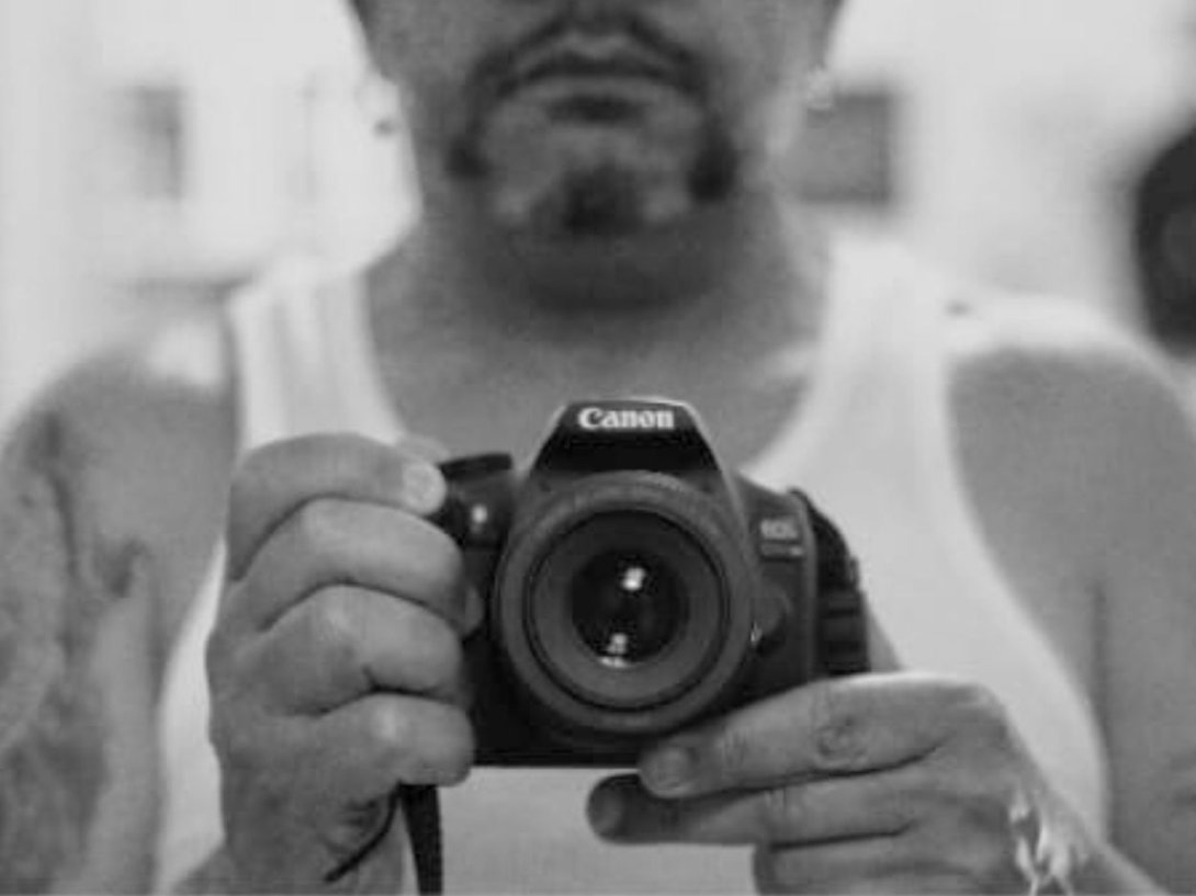 Fotografía de cubierta del libro "No son tus ojos" (2026) de Luis Felipe Rojas.