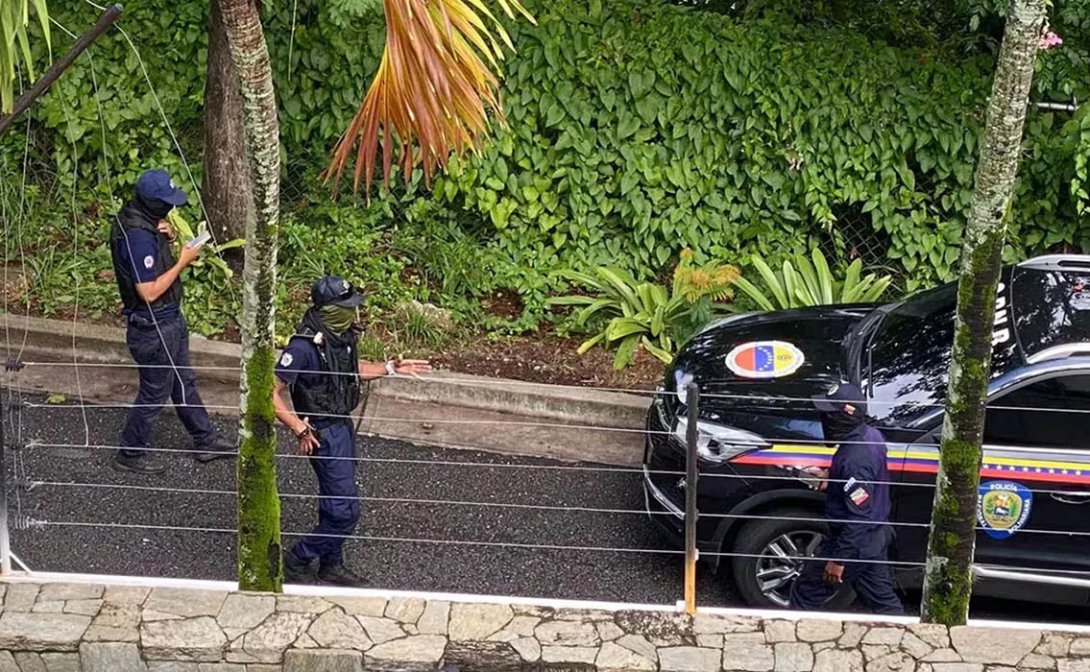 Cerco policial a la embajada de Argentina en Caracas.