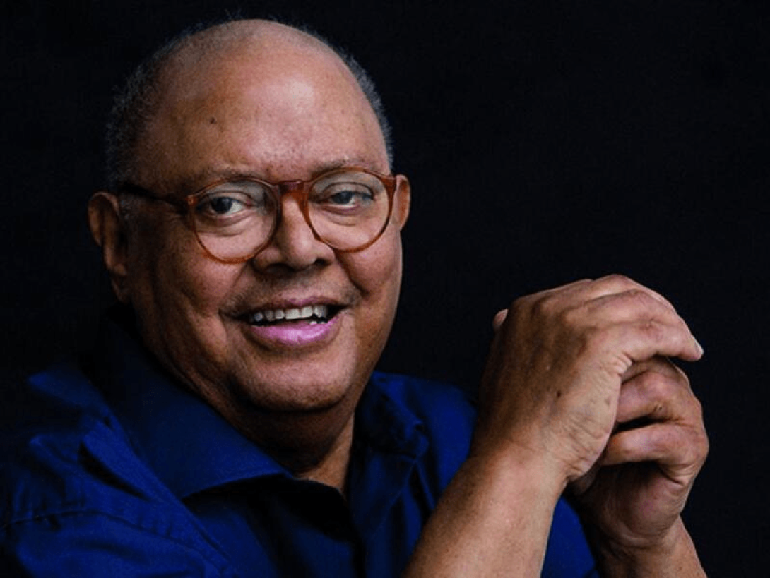 Pablo Milanés sonriendo. 