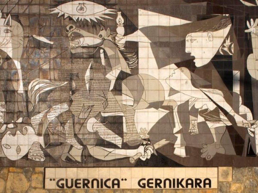 “Guernica” (1937), pintura de Pablo Picasso. Representa el bombardeo de la ciudad vasca de Guernica durante la Guerra Civil española, símbolo universal contra la violencia.