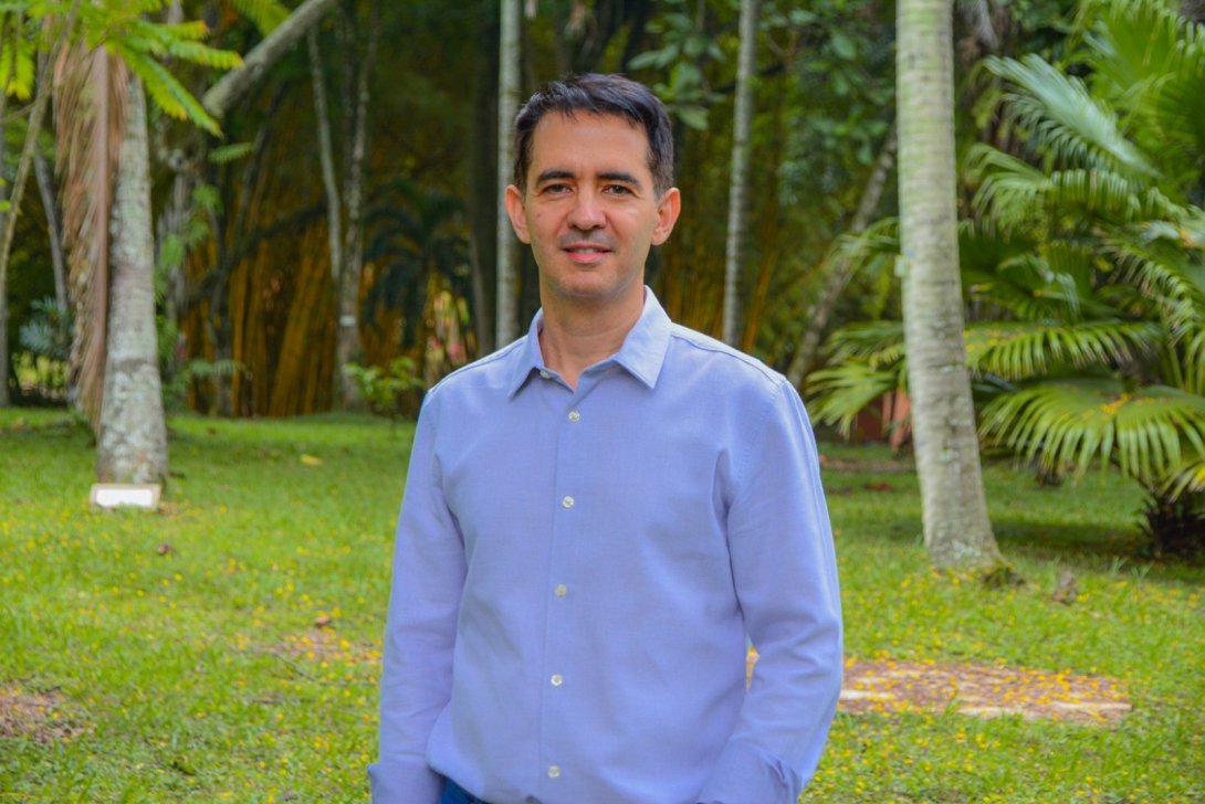 Alejandro Pavel Vidal.