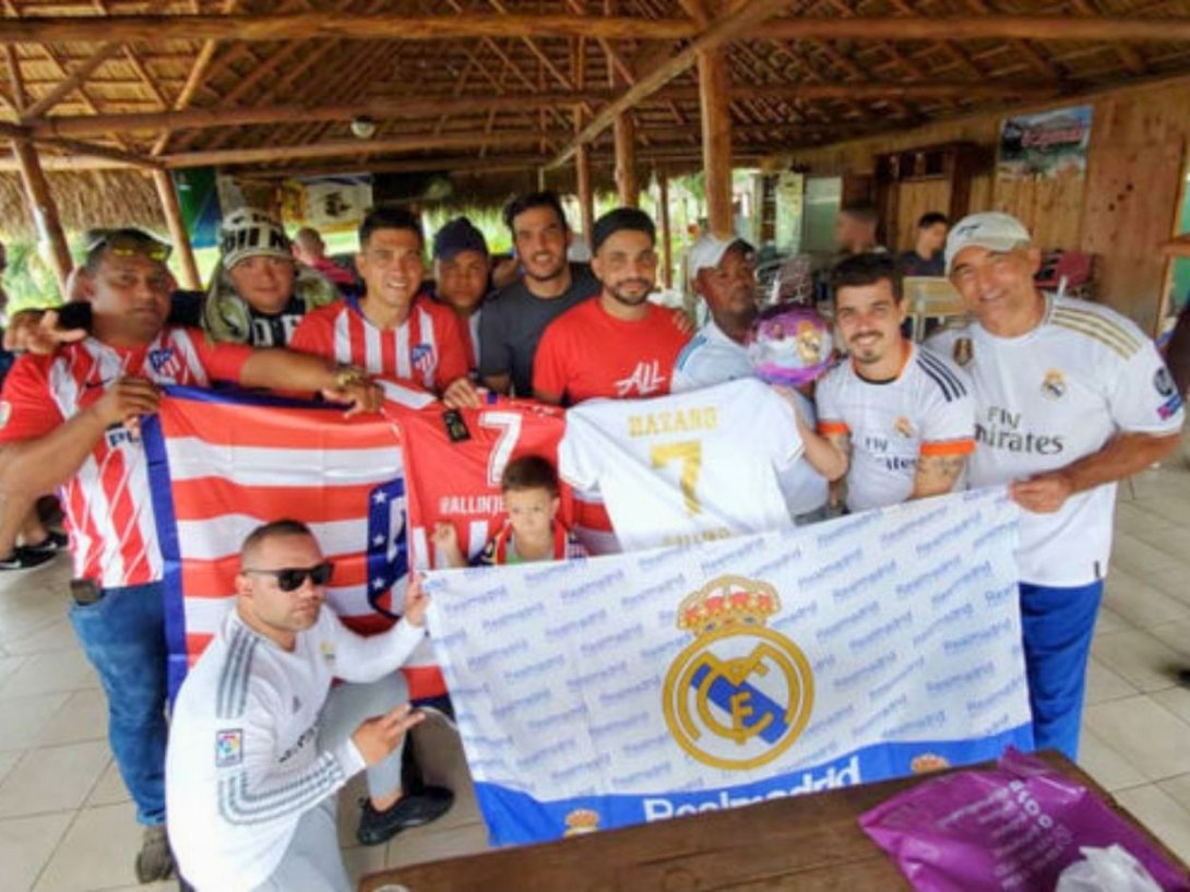 Aficionados cubanos del Real Madrid en la isla.