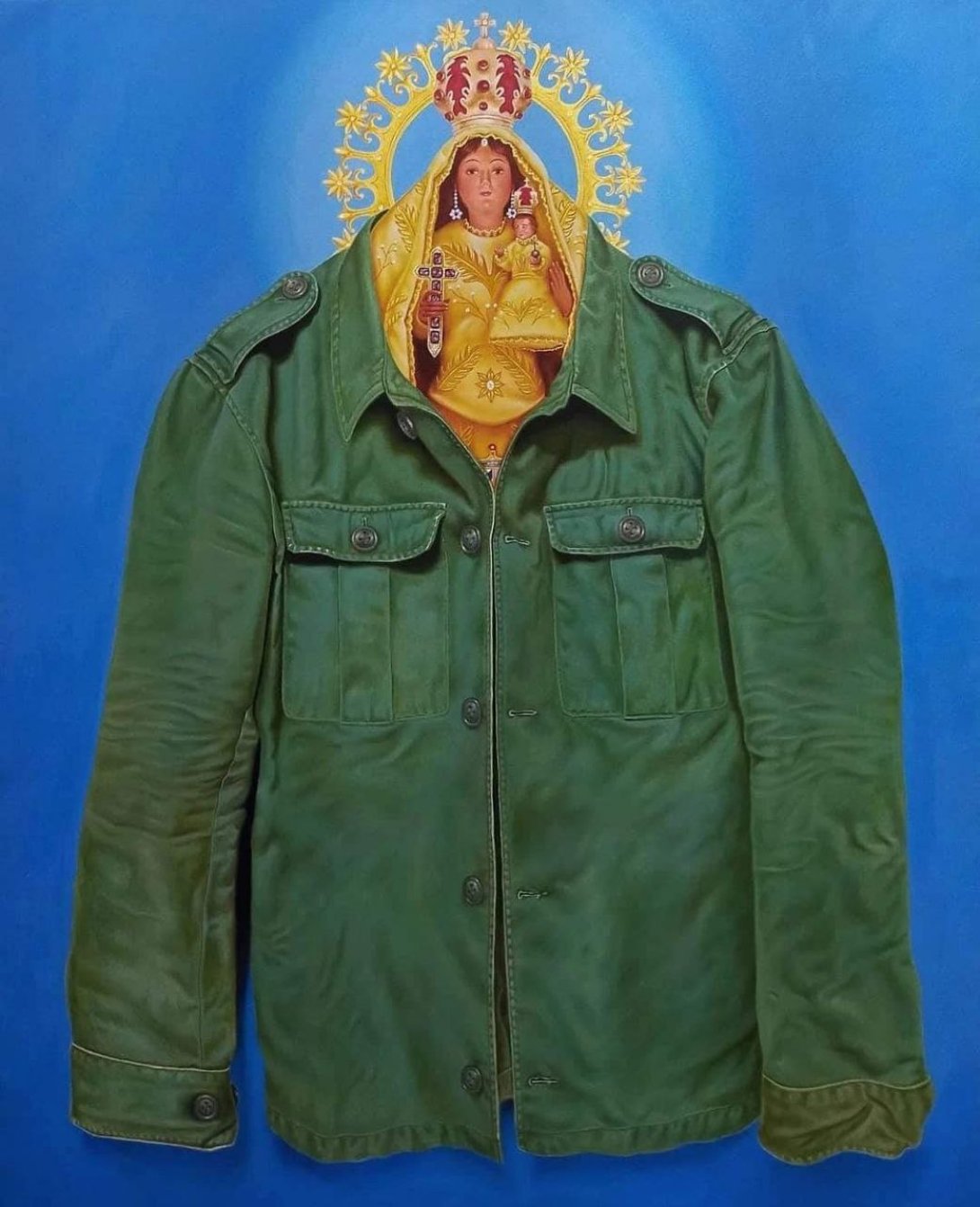 Obra del artista Julio Lorente: una Virgencita de la Caridad con ropaje militar