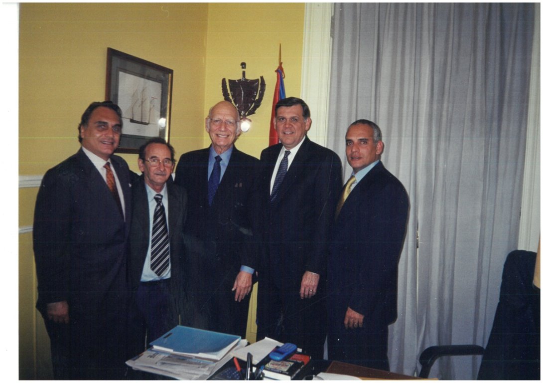 Rigoberto Carceller junto al secretario de Vivienda y Desarrollo Urbano de EE.UU., Mel Martínez, Rafael y Rafaelito Díaz-Balart y Orlando Fondevila, en Madrid.