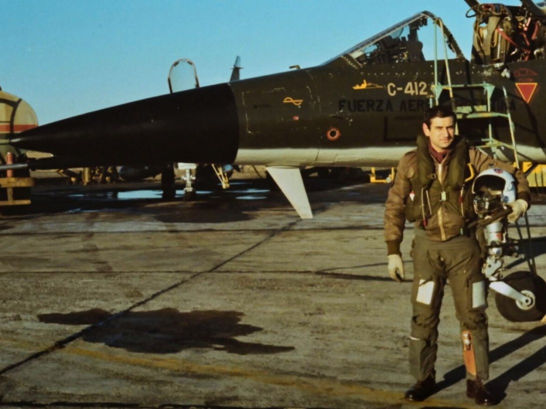 Piloto argentino durante la guerra de las Malvinas (1982). 