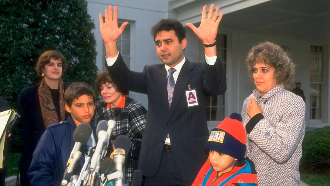 El piloto Orestes Lorenzo, con su esposa y sus hijos en Miami