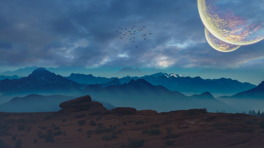 Planetas en el horizonte de un cielo muy azul.