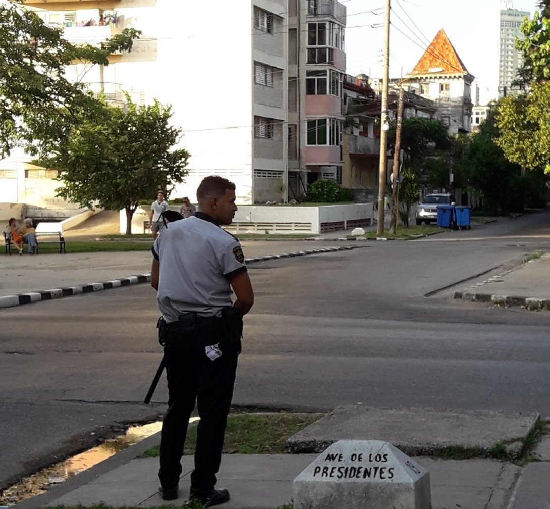 Policía cubano en La Habana