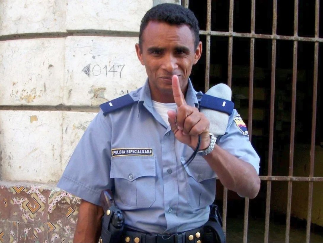 Policía cubano. Foto: Katherine Bisquet.