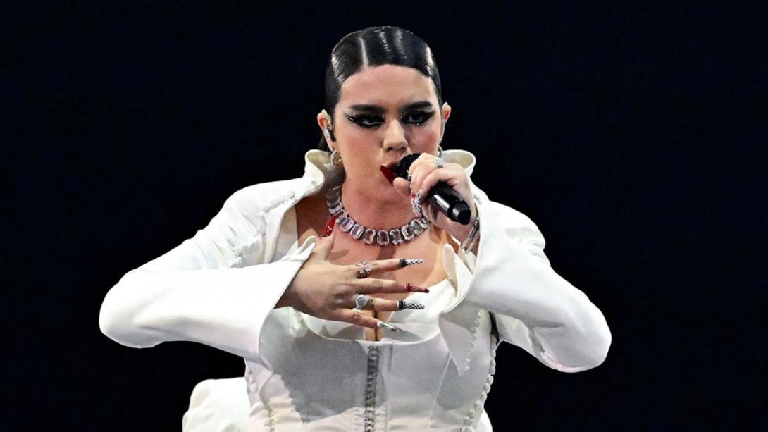 La portuguesa Iolanda en la final de Eurovisión 2024 con sus uñas pro Palestina. 