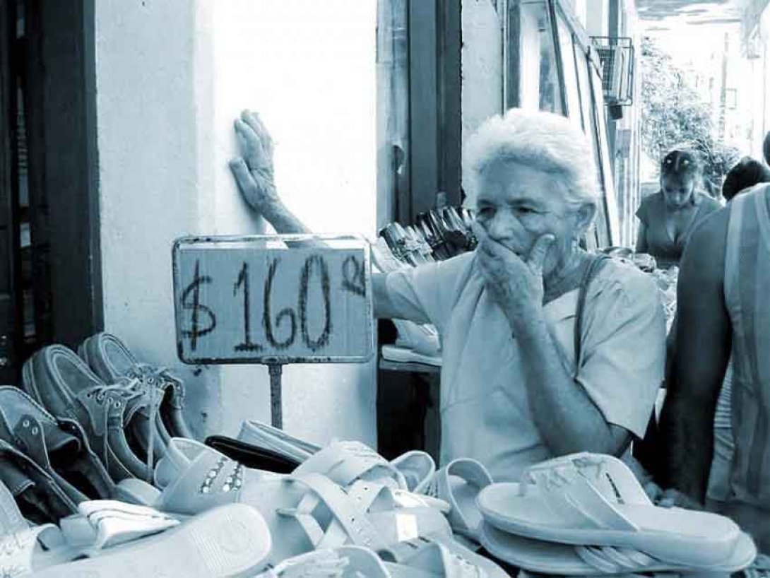 Anciana se asusta de los precios