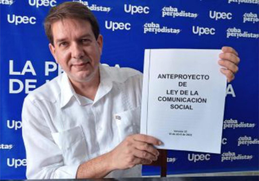 Onelio Castillo, vicepresidente del Instituto Cubano de Radio y Televisión (ICRT), presentando el Anteproyecto de Ley de la Comunicación Social.