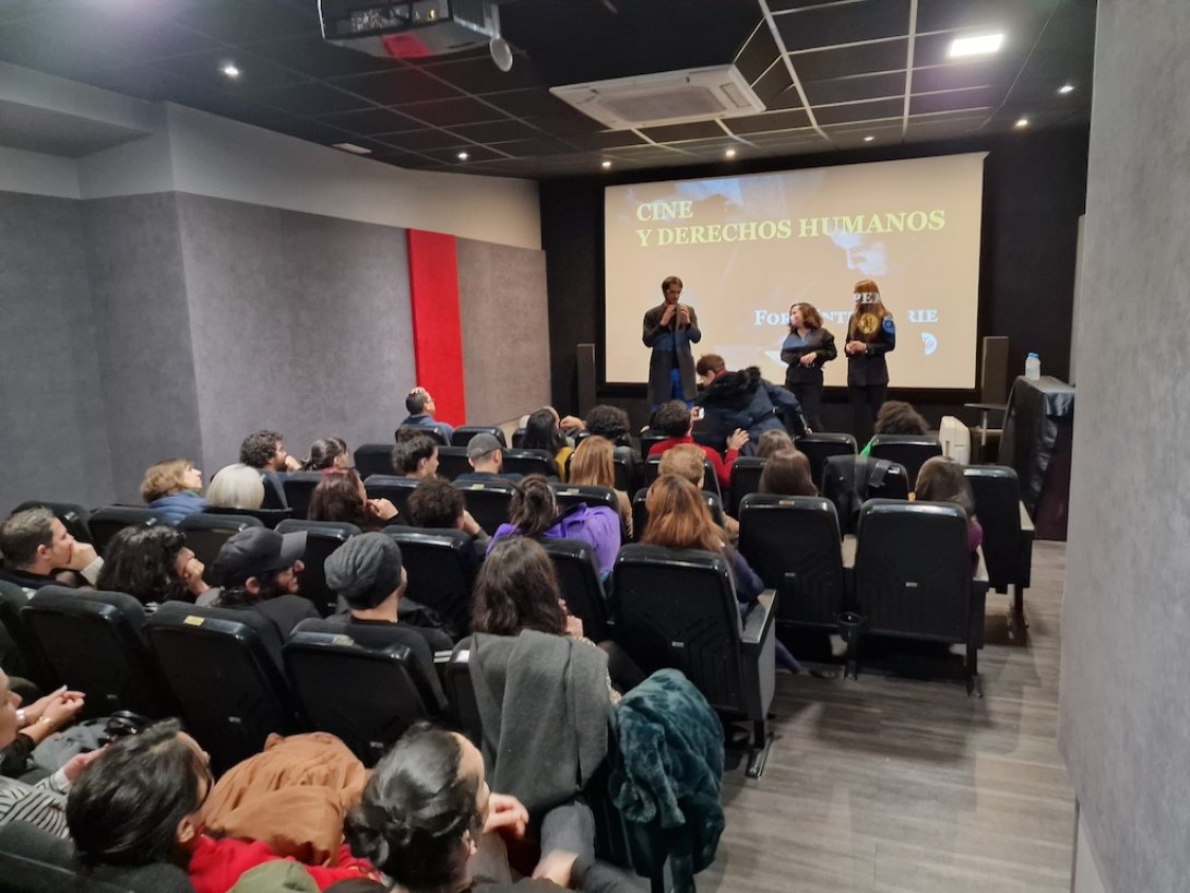 Lester Álvarez, Katherine Bisquet y Mariana Brugueras en el primer Foro Intemperie.