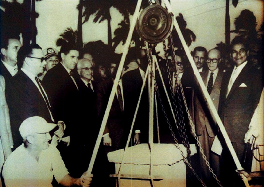 Primera piedra de Antillana de Acero