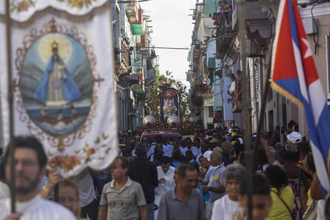 Procesión de la Virgen de la Caridad del Cobre en Cuba, 2023. Foto: Roy Leyra