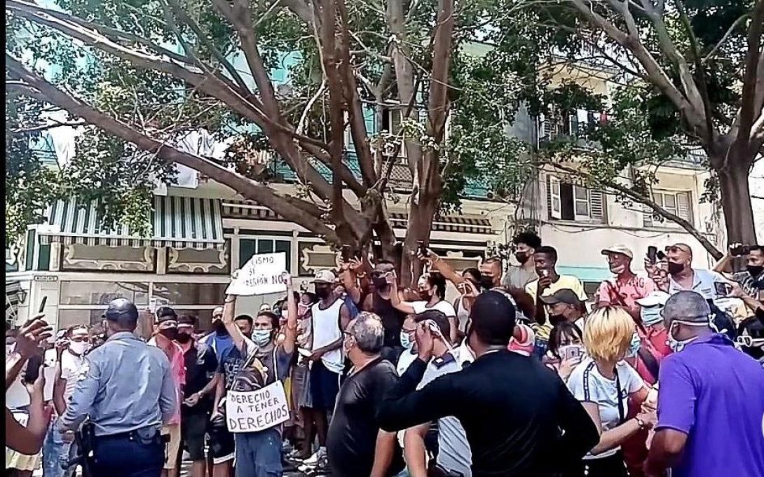 Manifestantes de Obispo