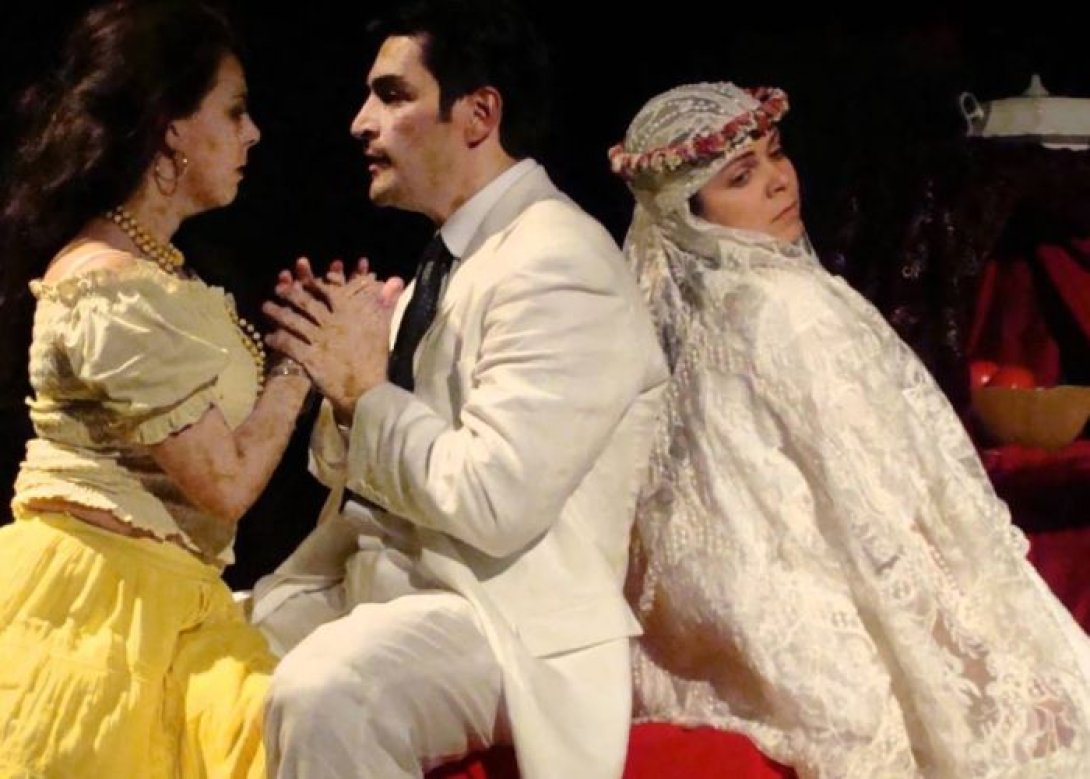 Puesta en escena de la obra de teatro cubano "Requiem por Yarini"