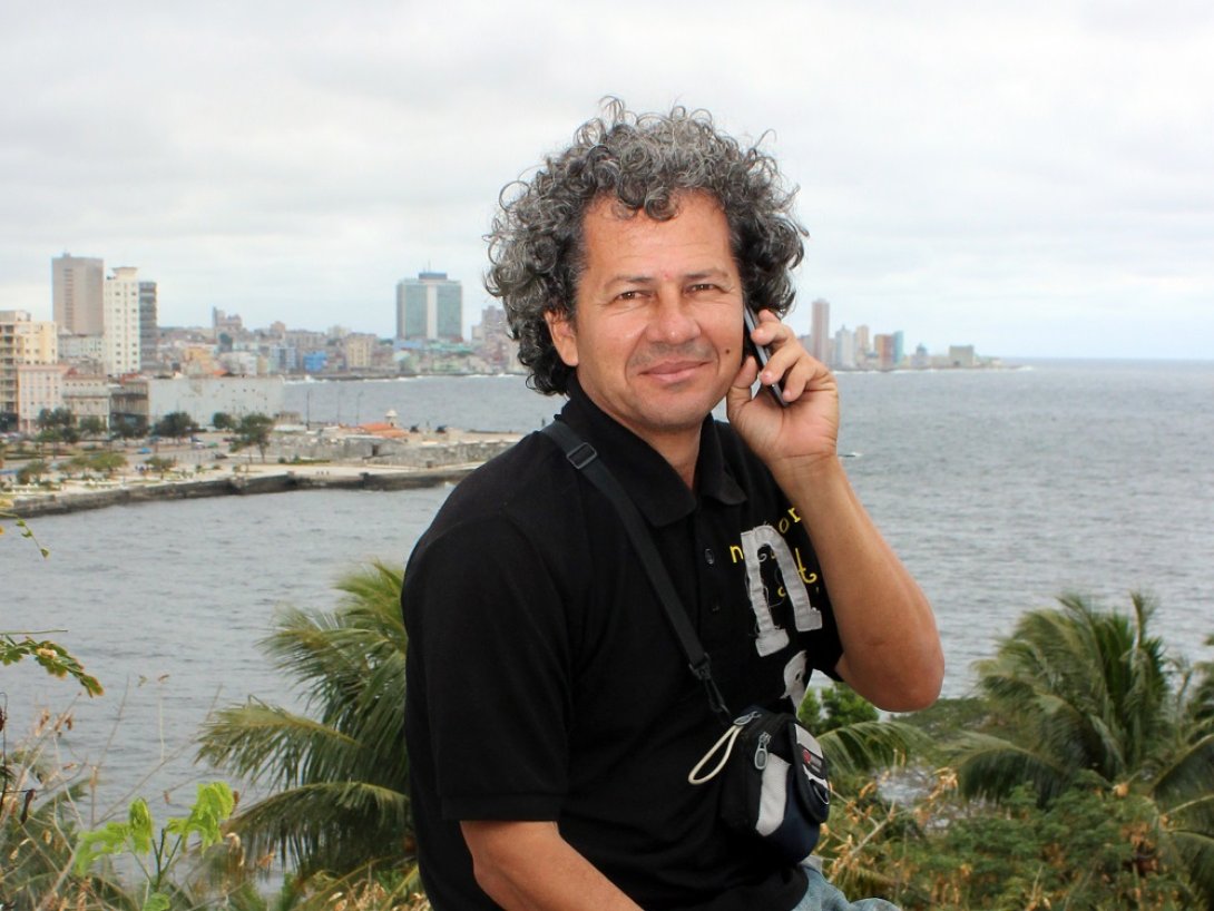 Rafael Vilches en malecón de La Habana