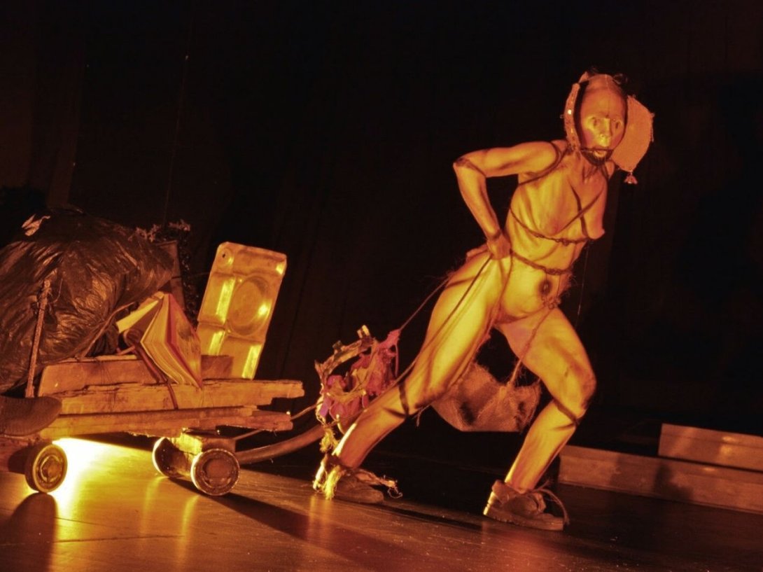 "Rapsodia para el mulo" (2012), obra teatral del grupo cubano El Ciervo Encantado.