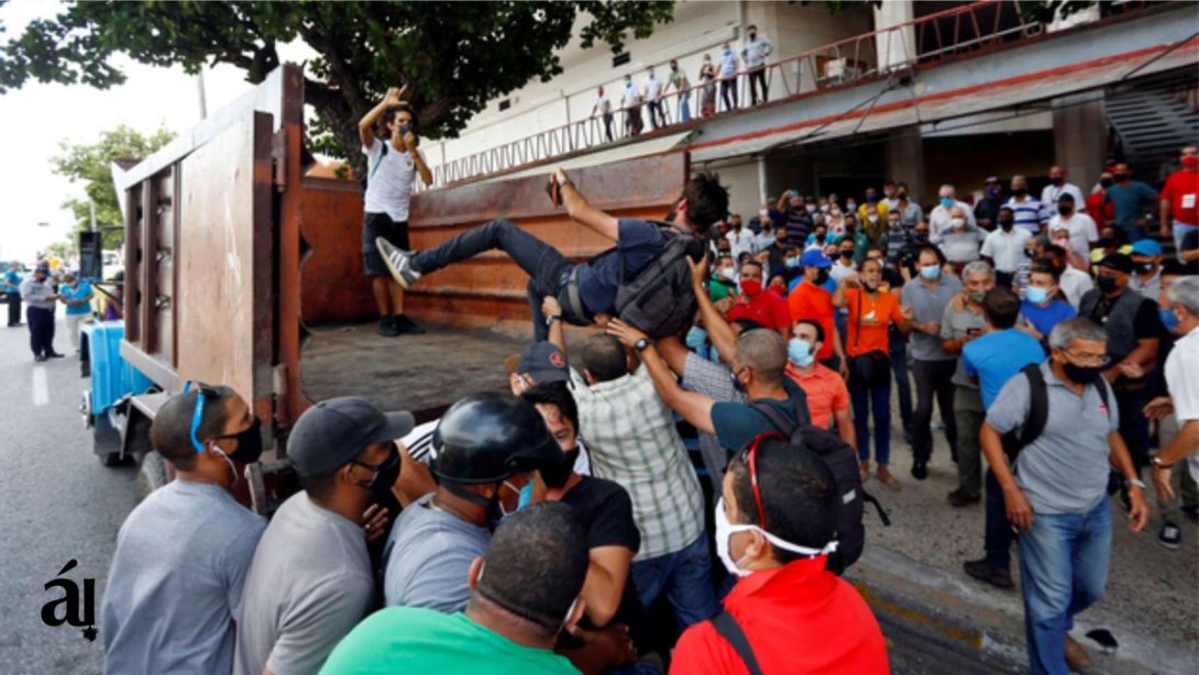 Represión contra artistas en Cuba frente al ICRT.