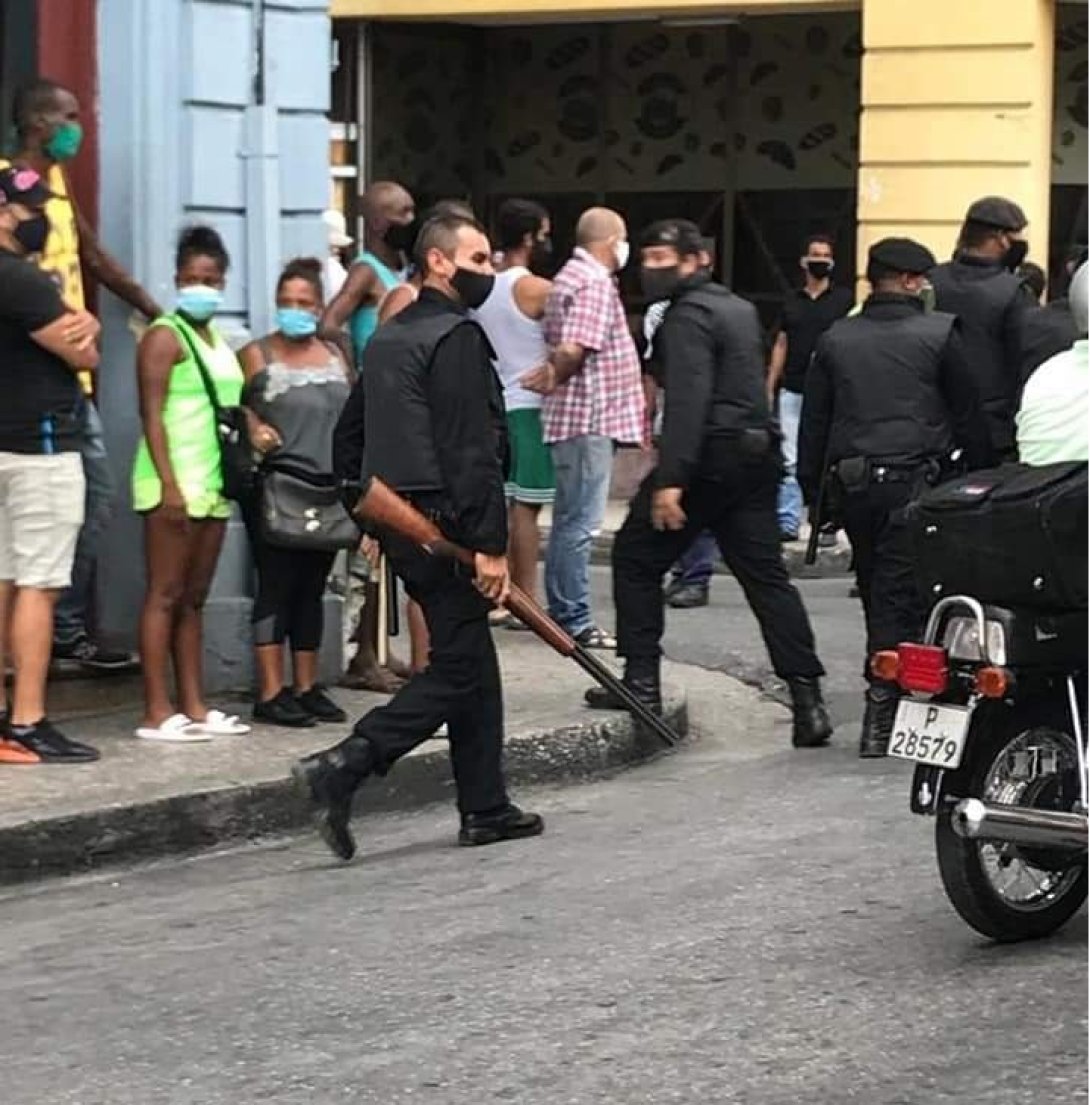 Las calles militarizadas en La Habana.