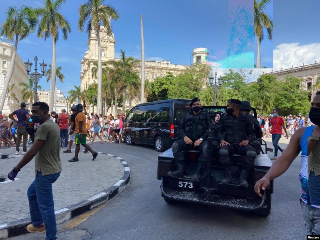 Boinas negras movilizadas en La Habana. Protestas en Cuba