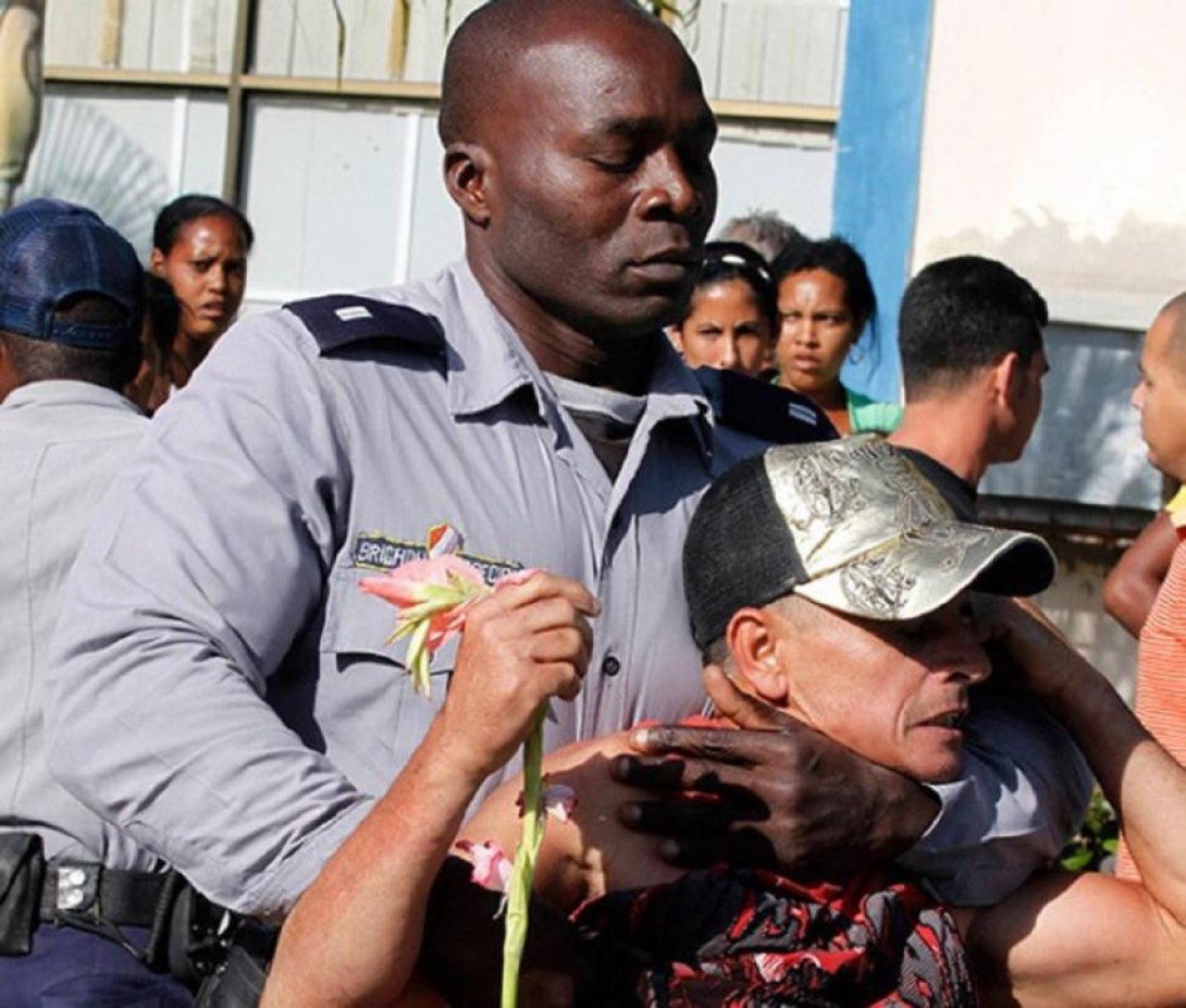 Represión de la policía cubana contra opositores pacíficos.