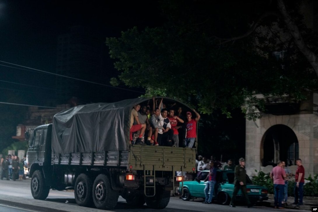 Grupo de Respuesta Rápida durante una protesta en La Habana (AP Photo/ Ramon Espinosa)