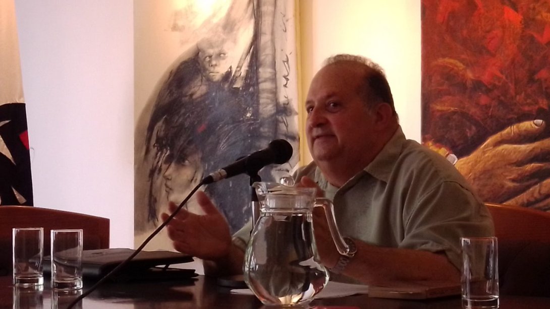 El escritor cubano Roberto Méndez Martínez.