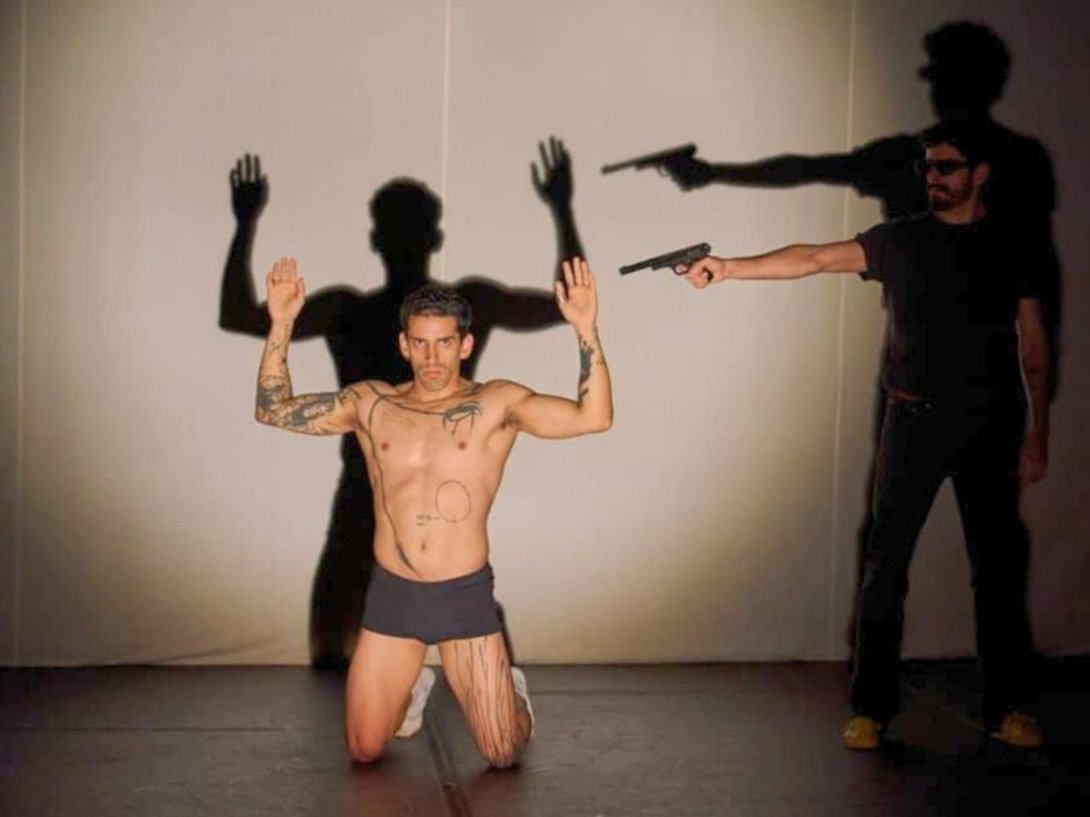 "Action #16 Untitled. El tridente del diablo" (2025), obra del grupo teatral cubano El Ciervo Encantado. 