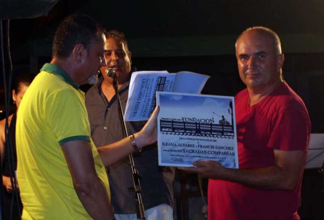 Francis Sánchez recibe el Premio Fundación de la Ciudad de Matanzas (2015)