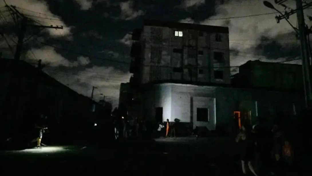 La ciudad de Santiago de Cuba en apagón. Foto: AFP.