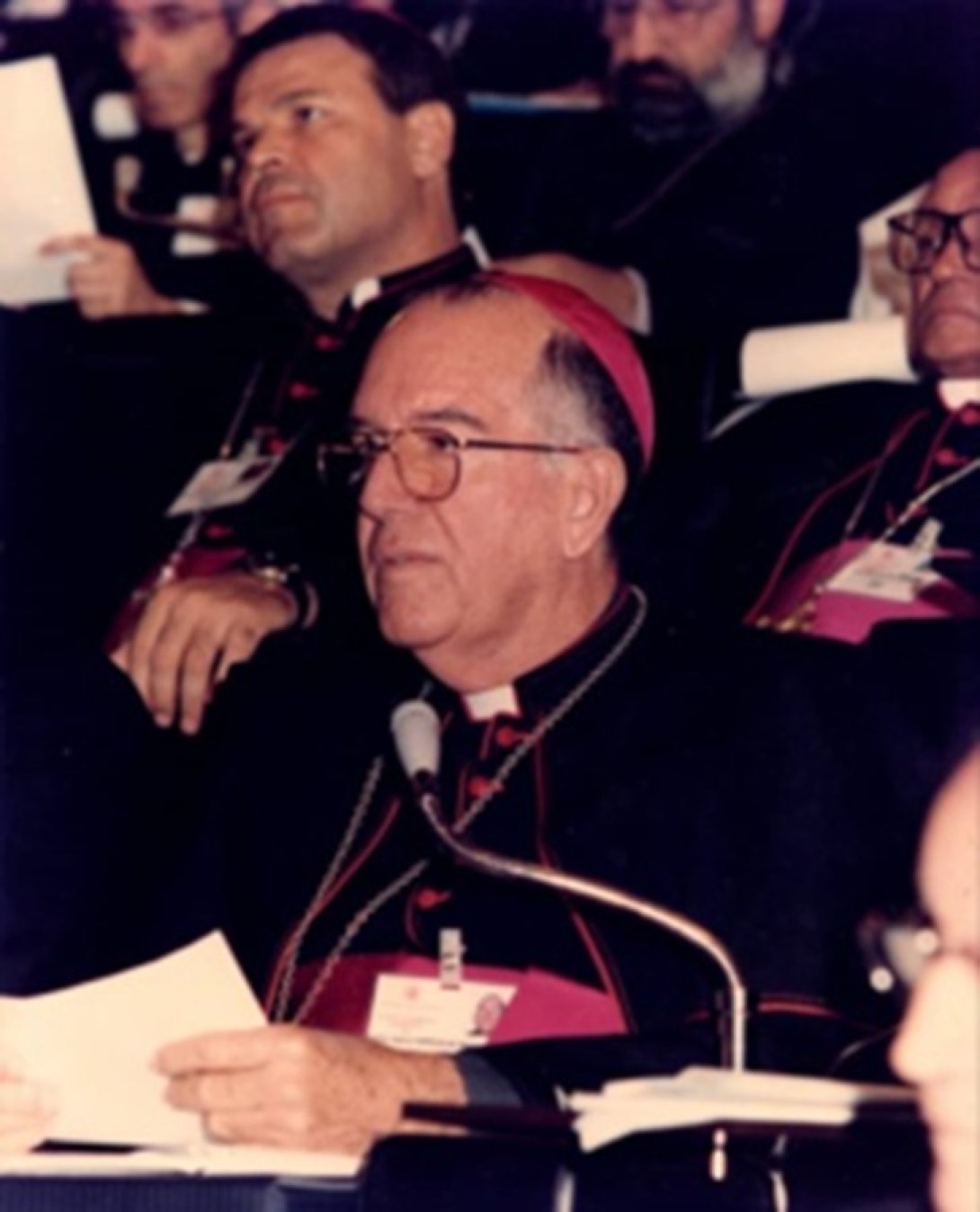 Monseñor José Siro González Bacallao en el Sínodo de los Obispos, en el Vaticano, como delegado de Cuba (1994). Foto: Centro de Estudios Convivencia.