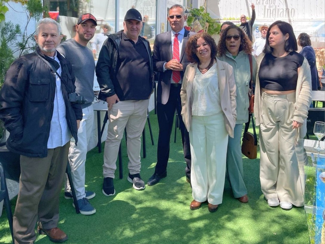 Rafael Vilches, Francis Sánchez, José Daniel Ferrer, Ileana Álvarez y otros participantes en La Tertulia (El Patio del Indiano, Madrid, 16 de mayo de 2026).