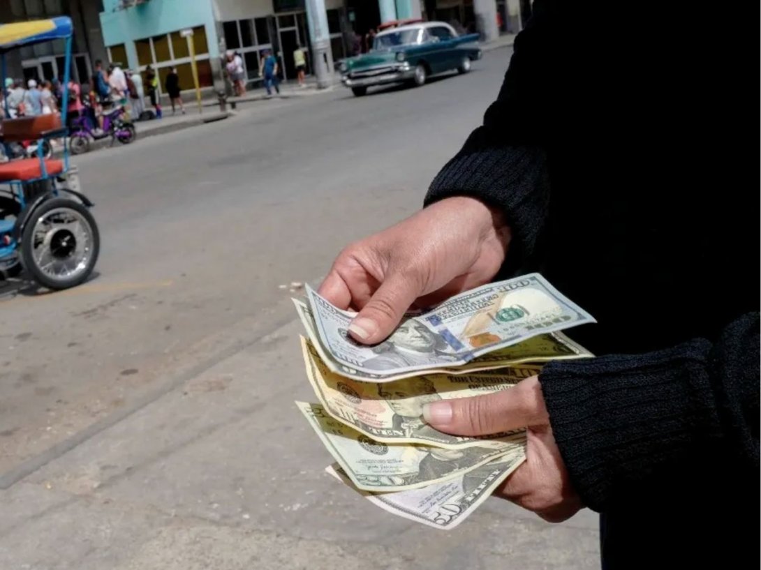 Vendedor de dólares en La Habana.