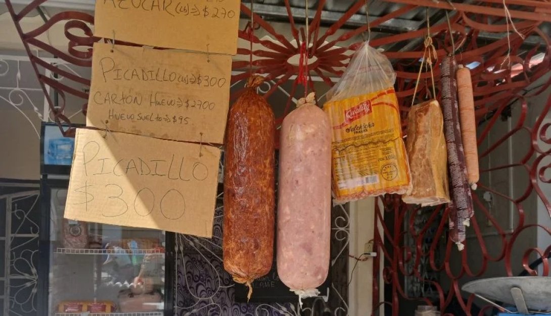 Venta de productos cárnicos en Cuba. Foto: Laura Rodríguez Fuentes.