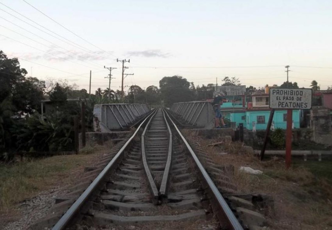 Línea del tren. Foto: Francis Sánchez