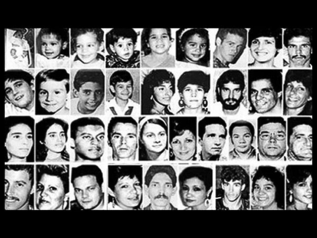 Retrato conjunto de las víctimas del hundimiento del remolcador 13 de Marzo en Cuba, 1994.