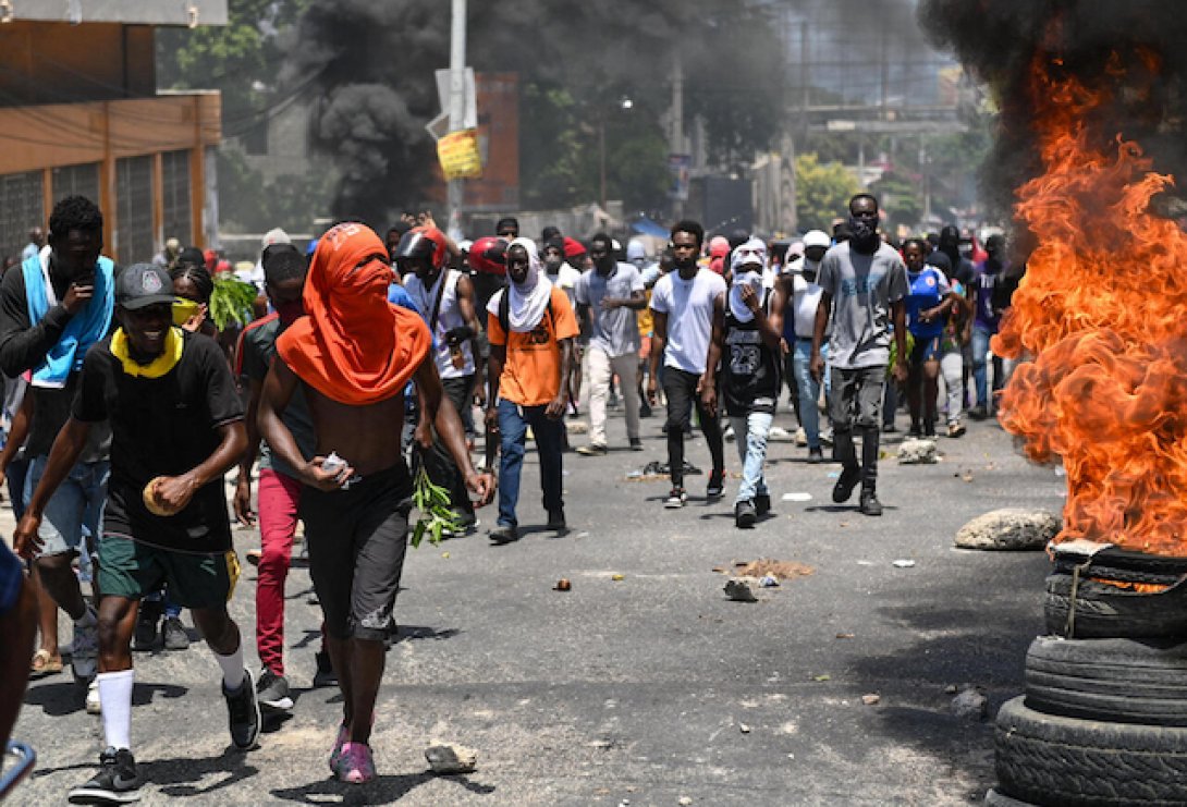 Decenas de personas protestan contra la inseguridad en Puerto Príncipe, Haití.