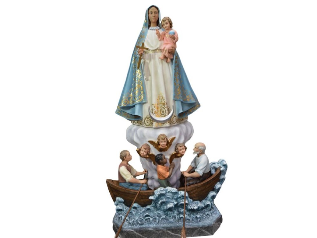 Imagen de la Virgen de la Caridad del Cobre realizada en pasta cartón madera siguiendo el mismo proceso artesanal desde 1880. 