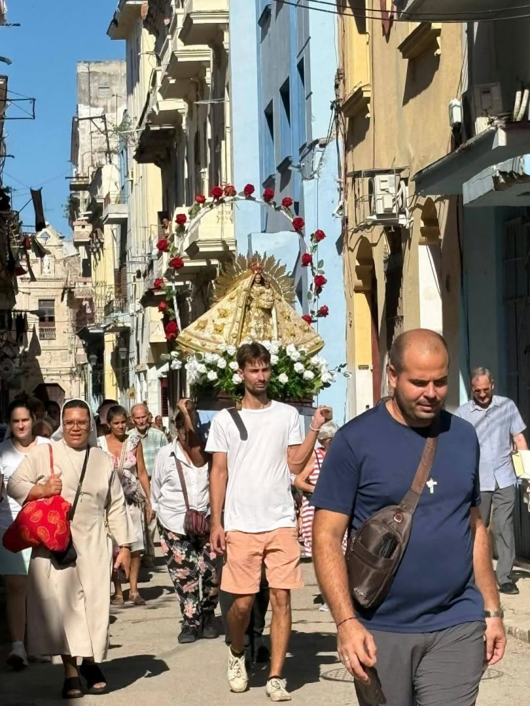 La Virgen de la Caridad del Cobre recorre las calles de La Habana Vieja (septiembre de 2026). Foto cortesía de Roberto Erick Marrero.
