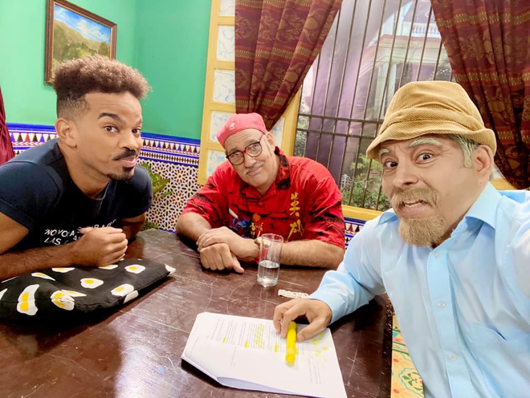 De izquierda a derecha, Marlon Pijuán, Mario Luis Sardiñas y Luis Silva, actores de "Vivir del cuento".