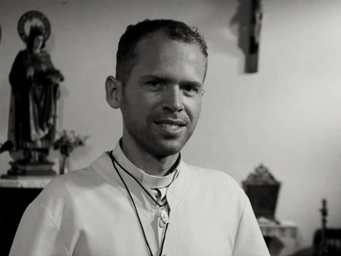 Padre Kenny, sacerdote católico cubano.