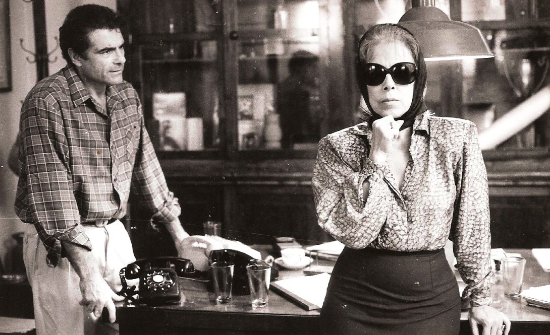 Juan Luis Galiardo y Rosa Fornés durante el rodaje de "Papeles secundarios" (1989), de Orlando Rojas.