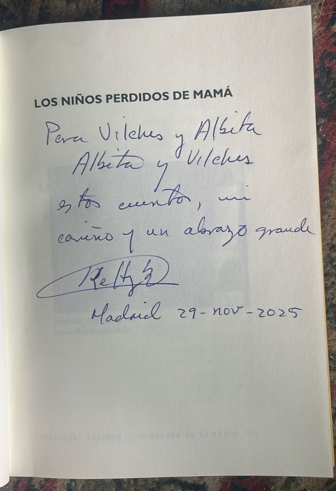 Dedicatoria manuscrita de Ketty Blanco Zaldívar en su libro Los niños perdidos de mamá (2025).