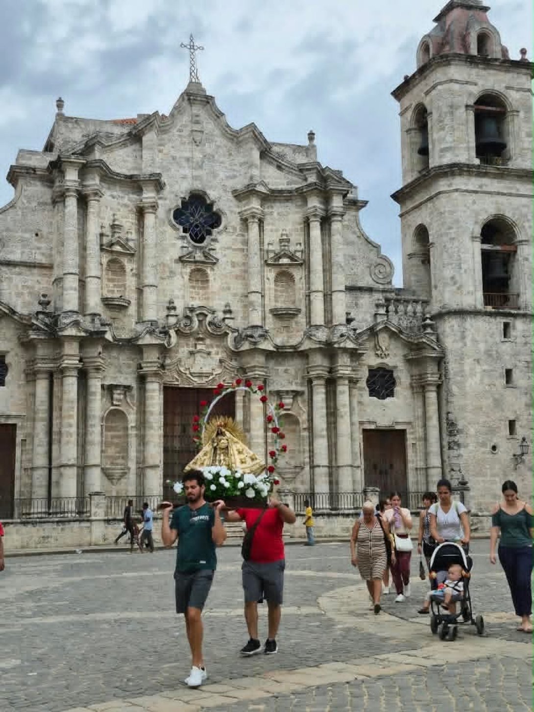 La Virgen de la Caridad del Cobre frente a la Catedral de La Habana (septiembre de 2026). Foto cortesía de Roberto Erick Marrero.
