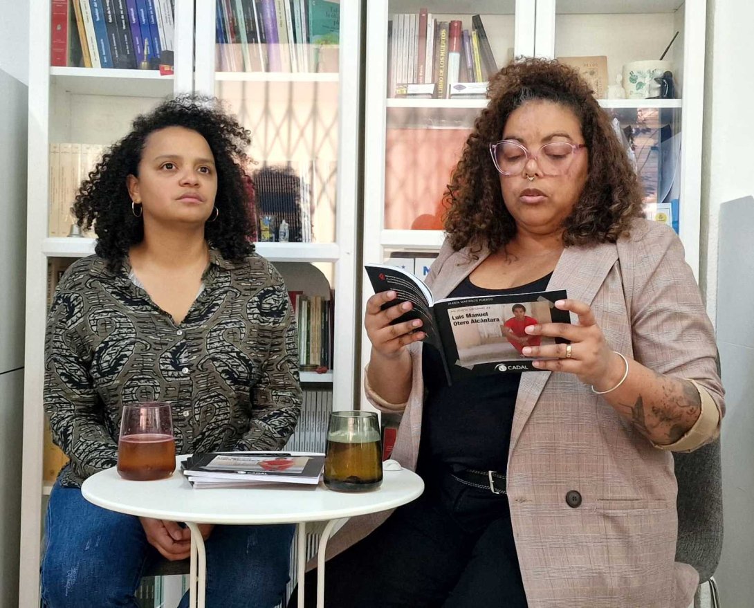 Yanelys Núñez y María Matienzo durante la presentación del libro.