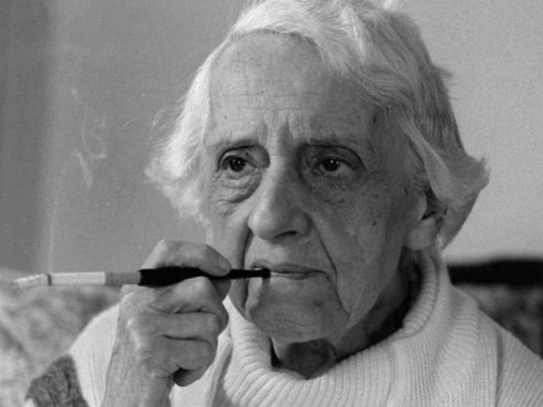 La filósofa y ensayista española María Zambrano (1904-1991) en 1984.